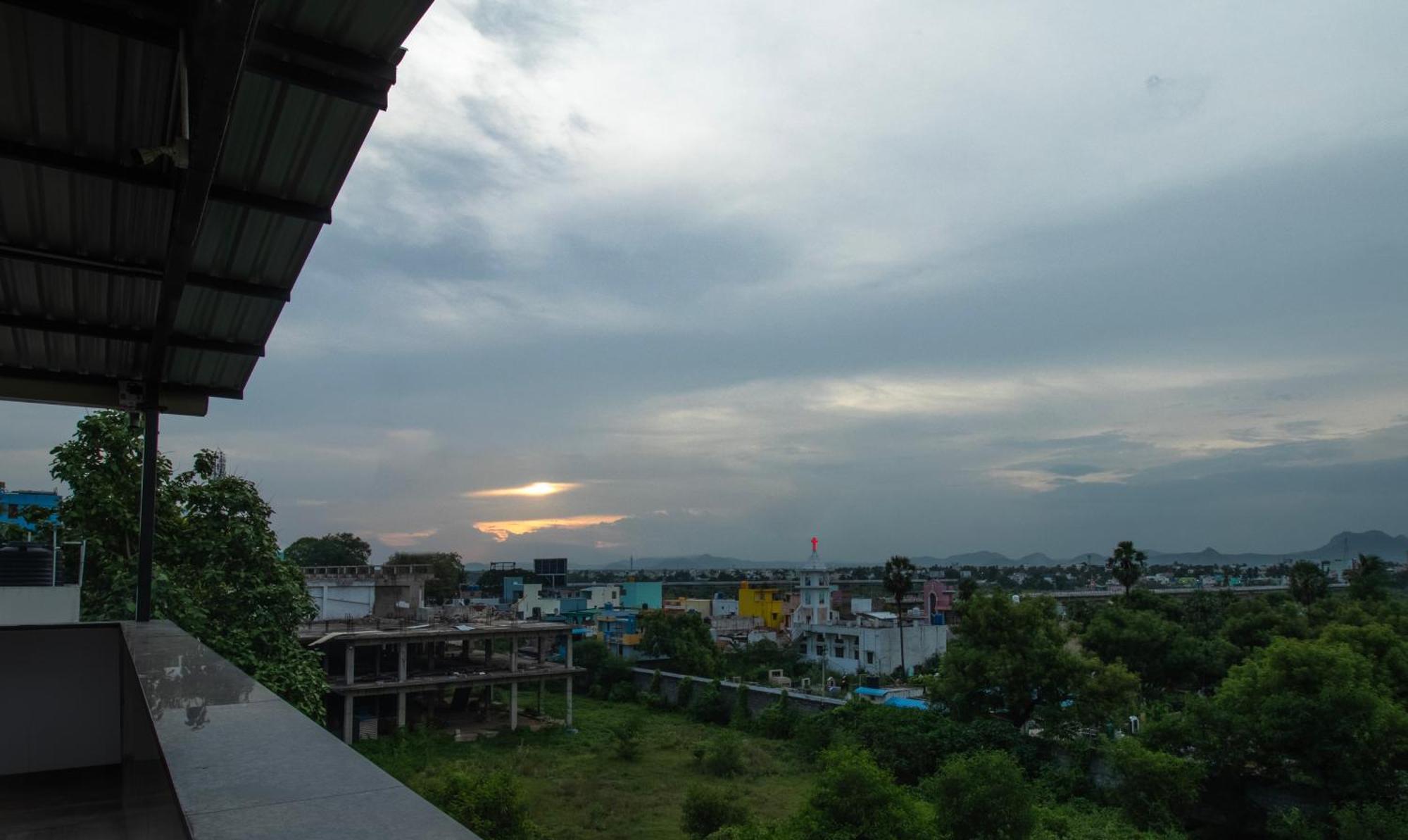 Treebo Pranav Park Vellore Luaran gambar